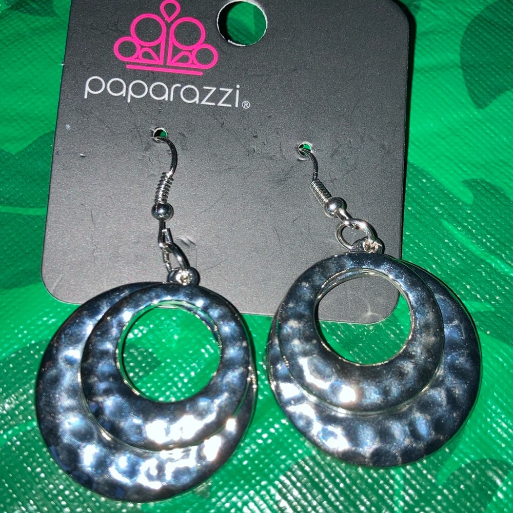 PAPARAZZI Silvertone double flat circle (sm & lg) hammered earrings.  $9